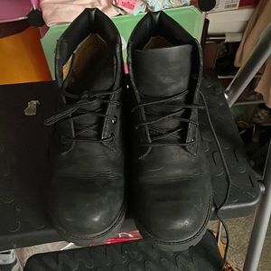 Used black timberland boots